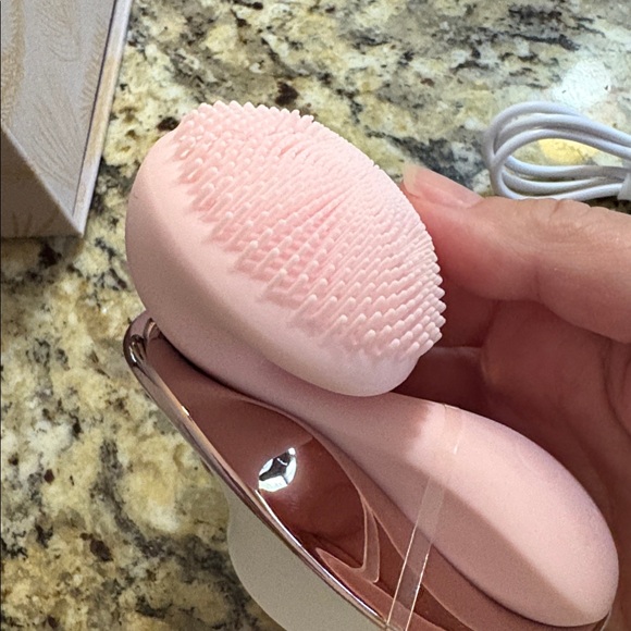 MONAT Face Exfoliating Brush, Includes Stand, Charging Cord - NWT - Picture 3 of 6